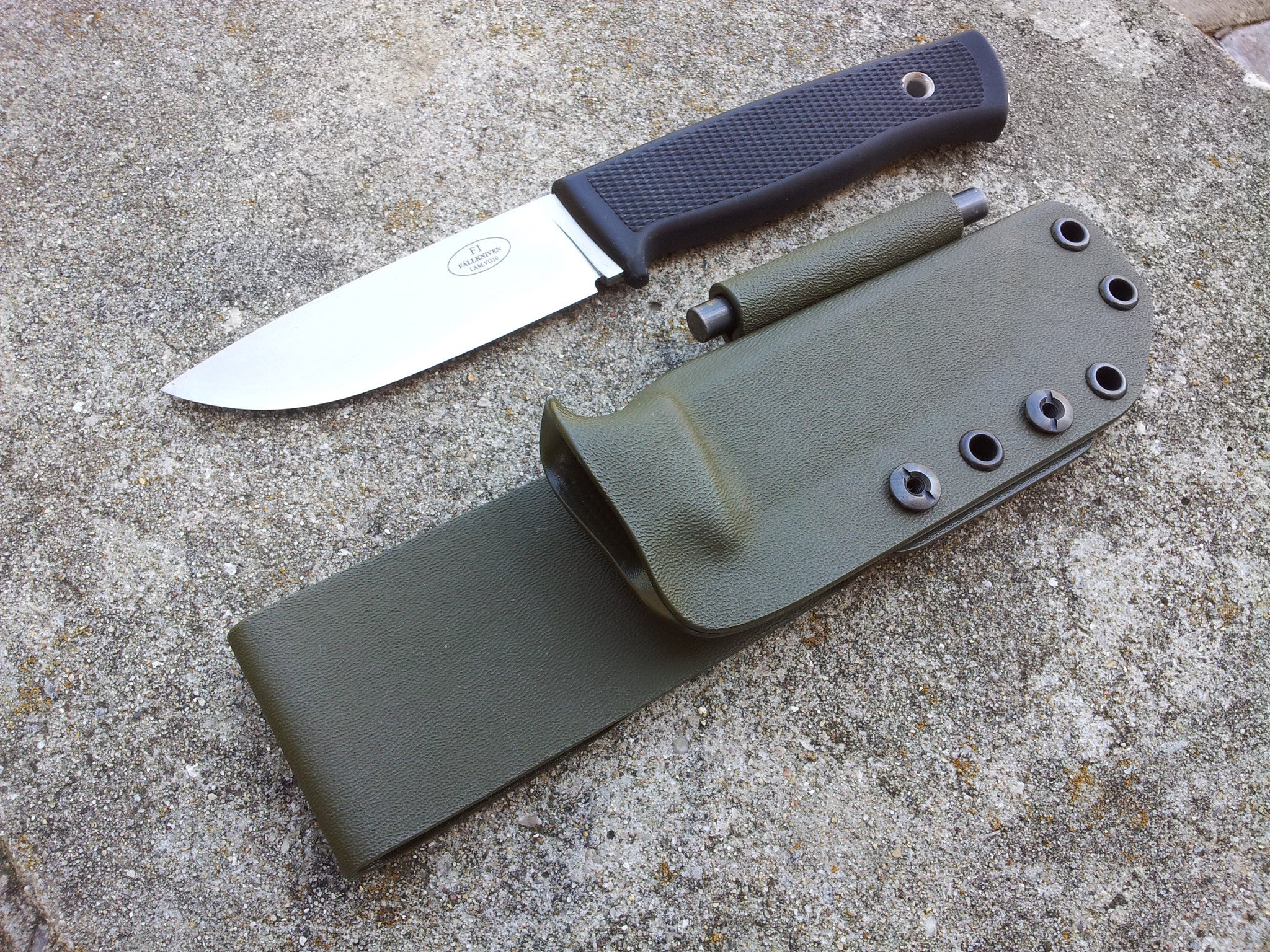 F1 Taco style Kydex Sheath w/ Firesteel Holder and Offset Drop Belt Loop